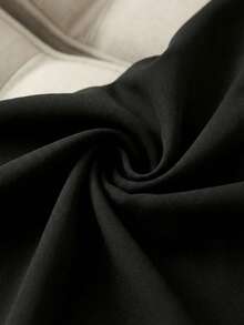 Franclia 女士纯色不对称肩部上衣，撞色滚边，单肩设计，搭配黑色宽松短裤/半裙，两件套，适合通勤、日常穿着，纯色，简约，夏季，女士夏季套装，夏季穿搭，夏季上衣，白色上衣，白色衬衫，白色女式衬衫，黑色短裤 - 黑與白 - 查看 3