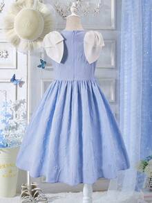 SHEIN 女童蓝色单朵花图案纹理面料肩带拼接白色蝴蝶结装饰连衣裙，时尚 - 藍色 - 查看 2