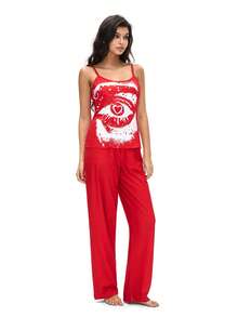 SHEIN 女士睡衣套装，上衣为红色吊带背心款式，饰有白色艺术眼妆图案印花（包括心形瞳孔和眉钉元素），具有暗黑前卫的美感；下装为配套的红色阔腿裤，整套睡衣采用统一的红色调，并饰有个性化图案，增强了服装的视觉冲击力和风格特征。 - 紅色 - 查看 4