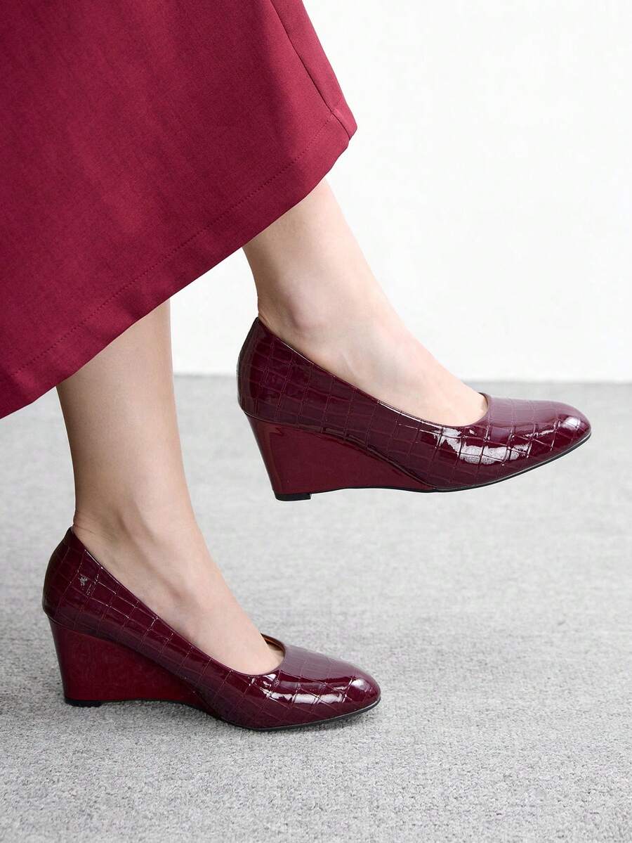 CUCCOO BIZCHIC Burgundy Crocodile Pattern Patent Leather Wedge Pumps, Retro, Fashionable And Versatile Commuting Style - Burgundy alligator pattern - View 1