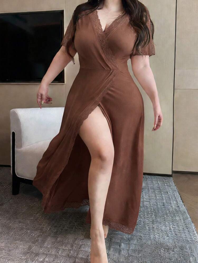 Dazy Plus Plus Size Women Contrast Lace Elegant Mid-Length Nightgown