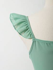 SHEIN 这款大码A字方领雪纺连衣裙，配有俏皮的细肩带和荷叶边细节，搭配独特的层叠蛋糕裙摆，尽显公主般的迷人气质。这是一款美丽优雅的小女孩派对礼服——绝对是一款令人惊艳的蛋糕裙！ - 綠色 - 查看 6