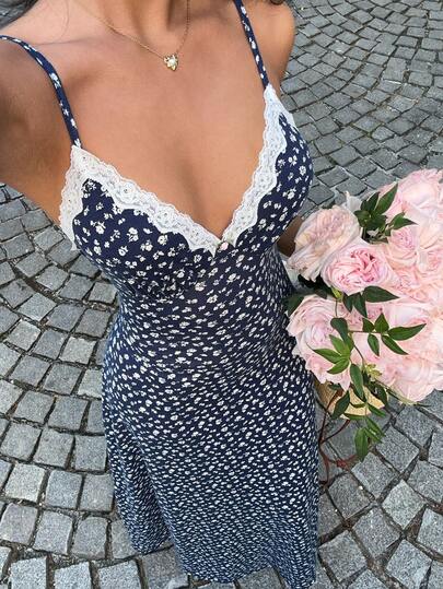 Sunnyshic Vestido largo de línea A con escote en V, tirantes de espagueti, lazo en la cintura y espalda abierta, con parches de flores azul marino y encaje blanco, decoración de rosas rosas, para mujer, primavera/verano, vacaciones, playa, estilo bohemio romántico, boda, fiesta, cita, casual y versátil