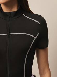 Dewbera 休闲百搭黑色短袖拉链夹克，线条设计，修身显瘦 - 黑色 - 查看 6