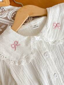SHEIN Genkimix Kids 女童时尚蝴蝶结刺绣蕾丝边衬衫 - 白色 - 查看 2