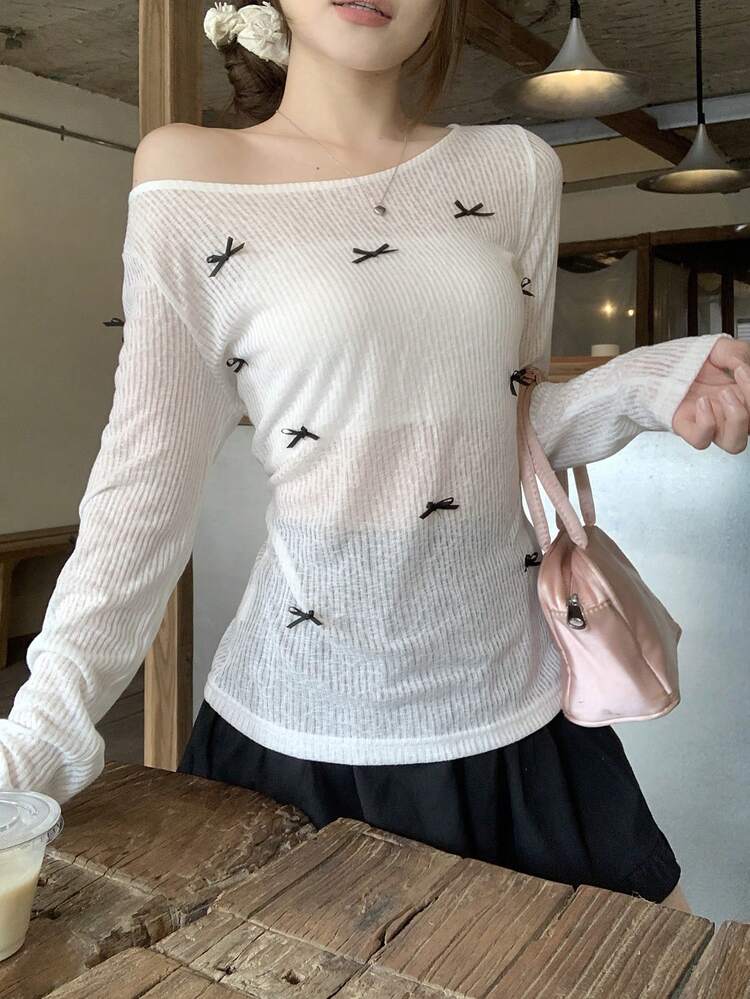 Women's Thin Textured Fabric Scoop Neck Long Sleeve Butterfly Decor Casual T-Shirt