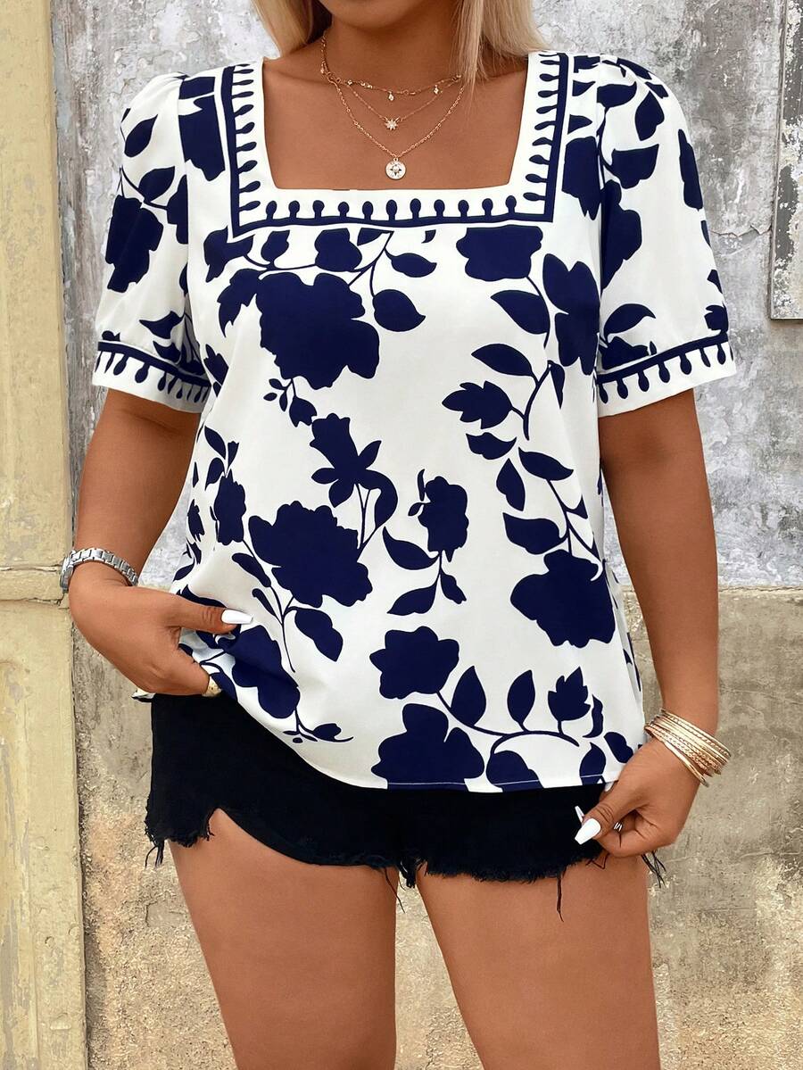SHEIN Holidaya 大码女式夏季上衣,短泡泡袖,方领,浪漫花卉印花,大码女式白色衬衫,沙滩度假上衣,适合春季穿搭,女式度假穿搭,通勤穿搭,女式婚礼宾客,派对,毕业典礼,女式优雅上衣,女式正式穿搭,女式户外穿搭 - 藏蓝色 - 查看 1