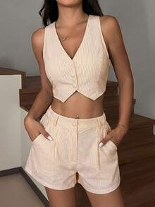 SHEIN EZwear 女款 2 件組條紋無袖背心與短褲套裝，夏季休閒時尚度假穿搭，白色與黃色早午餐造型，女款套裝 - 黃色 - 查看 5
