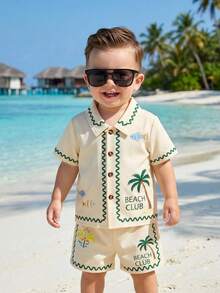SHEIN Playful Pals 男童热带度假风夏季短袖衬衫短裤套装，包含一件立领热带度假图案上衣和一条配套的松紧腰短裤。童装。婴儿服装，婴儿上衣，婴儿短裤，婴儿套装，婴幼儿夏季套装，时尚度假风，适合6个月至3岁的宝宝。6M-3T - 杏色 - 查看 3