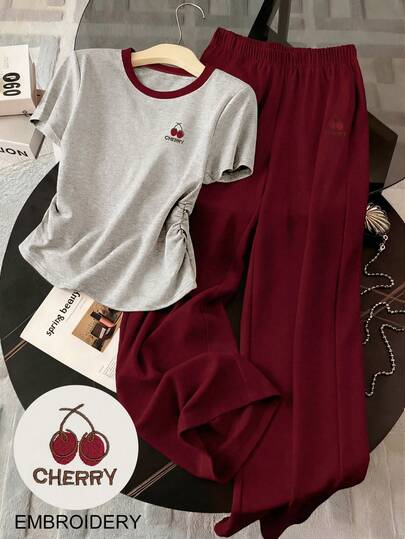 Resyla طقم تي شيرت قصيرة الأكمام مطبوع عليها حرف الكرز وبنطلون واسع الساق كاجوال مكون من قطعتين للنساء