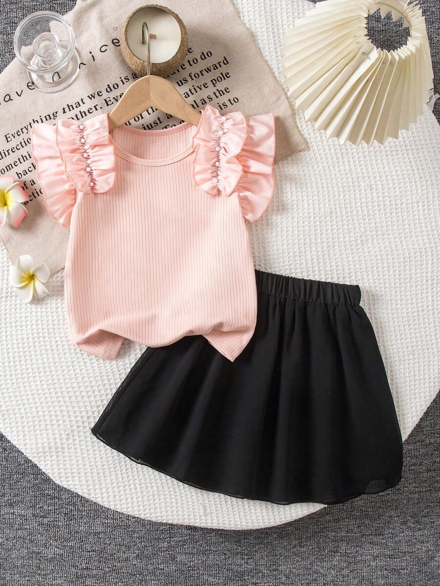 Mädchen Set aus mehrfarbigem Kurzarm T-Shirt und Rock. Das rosa Kurzarm-Top hat mehrlagige Rüschendetails an den Ärmeln für einen engen Sitz und einen schmeichelhaften Effekt, kombiniert mit einem schwarzen A-Linien-Rock. Geeignet für den täglichen Lässig-Stil. - Verschiedenfarbig - Übersicht 1