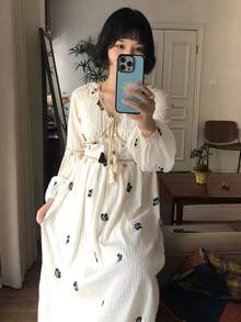 FRIFUL 女士V领刺绣宽松灯笼袖连衣裙，休闲度假风吊带裙 - 米色 - 查看 2