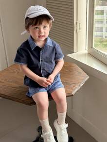 DAZY Bộ áo sơ mi và quần short kẻ caro thêu họa tiết kiểu sinh viên cho bé trai. - Màu xanh lam - Xem 8