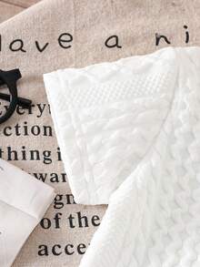 SHEIN Playful Pals Top décontracté texturé à manches courtes avec lettre ample pour bébé garçon en blanc, assorti avec un pantalon en jean. Convient pour les sorties quotidiennes, les loisirs, les sorties en famille et les événements sociaux - Multicolore - View 6