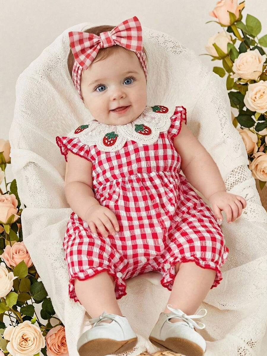 SHEIN 女婴可爱优雅草莓格子短袖连体衣，适合春夏外出和日常穿着