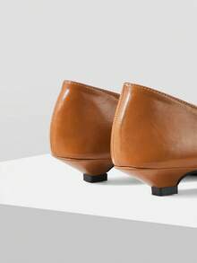 Mnmlis 芭蕾舞鞋系带尖头细跟高跟鞋小号皮鞋 - 棕色 - 查看 4