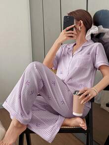 SHEIN Napfluff Conjunto de pijama de mujer con estampado de lazo a rayas en rosa, de manga corta y cuello solapa - Morado - Ver 5