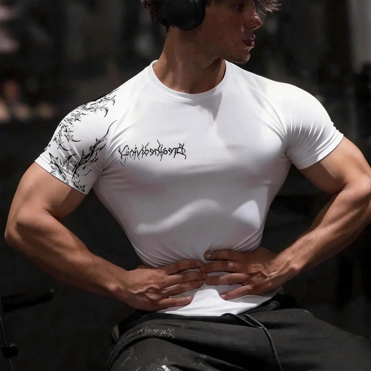 Camiseta de cuello redondo con estampado de cruz para hombre, versátil para uso diario y deportivo, gimnasio