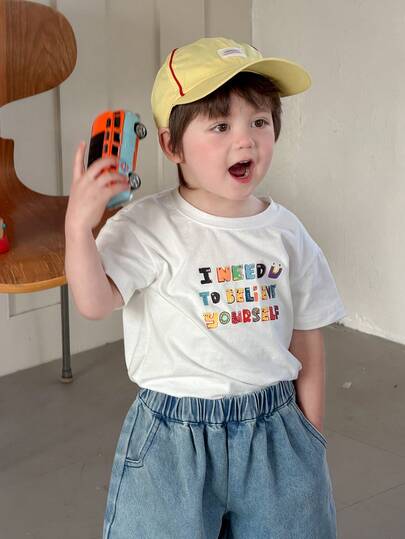 Dazy Kids Áo thun ngắn tay cổ tròn in chữ tiếng Anh cho bé trai, kiểu Hàn Quốc.