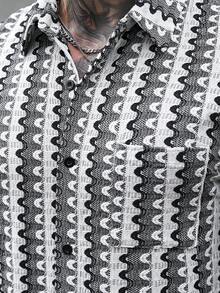 SLATEMANN 纯色纹理休闲男士短袖衬衫，夏季必备，适合户外休闲穿着，彰显男士绅士风范，日常休闲、周末旅行、户外活动、探险旅行、轻松的工作环境或半正式场合，也是送给男友/丈夫、周年纪念/生日礼物、派对、夏季假期、婚礼、春夏交替、狂欢节等场合的理想之选。这款男士波浪纹短袖纽扣衬衫休闲条纹印花夏季上衣，黑白男士衬衫，黑白图案男士衬衫，男士短袖纽扣衬衫，醒目印花衬衫，黑白图案男士衬衫，男士街头风衬衫。 - 黑與白 - 查看 5