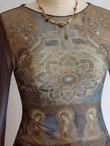 ROMWE Fairycore 仙女、圣母玛利亚、莲花和十字架印花修身喇叭袖薄纱女式上衣 - 彩色 - 查看 11