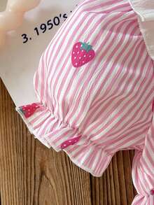 SHEIN Vintaside Kids 1件女婴夏季柔软面料连衣裙，2026春夏新款时尚，度假旅行必备，舒适休闲印花荷叶边下摆白色短袖百搭基础款连衣裙，附赠可爱印花包，适合春夏上学、旅行、度假、日常穿着 - 粉色 - 查看 7
