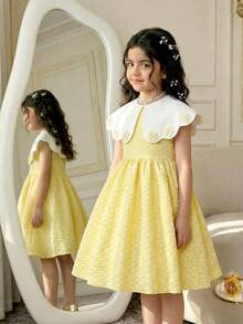 SHEIN Đầm hoa dáng suông, dài ngang gối, cạp cao, ôm sát, kiểu công chúa, ngọt ngào và thời trang dành cho bé gái, với cổ áo xếp ly xinh xắn và chân váy xòe bồng bềnh ở cạp cao; đầm không tay thời trang và đa năng dành cho bé gái. - Màu vàng - Xem 3