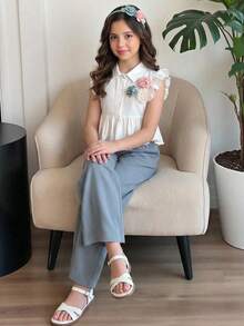 Conjunto de blusa y pantalones para niña preadolescente, elegante, con cuello de solapa, manga corta de volante, volantes y decoración de flor 3D - Celeste - Ver 5