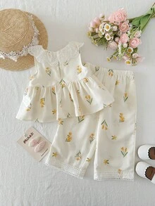 SHEIN Conjunto informal de 2 piezas para niña bebé con top con volantes y estampado floral y pantalones, para verano - Amarillo - Ver 2