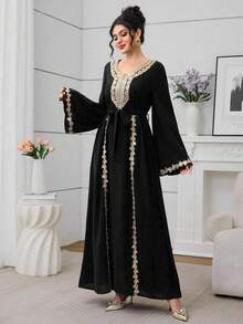 Al Najma Vestido casual, de fiesta y de viaje con cuello bordado, cintura anudada y plisado, estilo árabe para mujer - Negro - Ver 7
