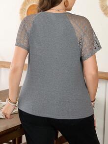 Lacomfia 大码女式休闲蕾丝拼接针织T恤，春夏款 - 深灰色 - 查看 2