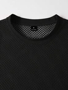 Manfinity Homme 男士短袖网眼套头T恤，适合外出、聚会和各种活动。 - 黑色 - 查看 4
