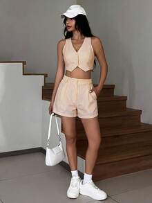 SHEIN EZwear 女款 2 件組條紋無袖背心與短褲套裝，夏季休閒時尚度假穿搭，白色與黃色早午餐造型，女款套裝 - 黃色 - 查看 3