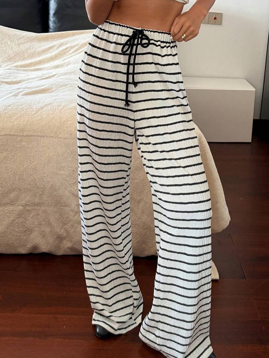 DAZY 女士条纹系带休闲度假裤 - 黑與白 - 查看 1