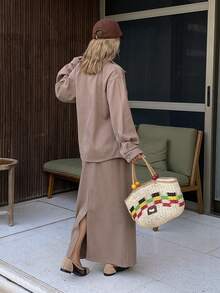 DAZY 女士宽松牛仔衬衫，带领子和口袋；搭配宽松直筒长款牛仔裙，后开衩，休闲水洗牛仔套装 - 卡其色 - 查看 3