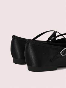 CUCCOO DOLLMOD 黑色仿丝缎面柔软蝴蝶结交叉绑带平底芭蕾舞鞋玛丽珍鞋，女士款 - 黑色 - 查看 9