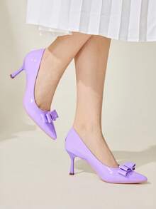 CUCCOO CHICEST Giày cao gót nữ màu xanh lá cây bóng, mũi nhọn, gót mảnh, kiểu dáng thanh lịch, thoải mái, đơn giản, phù hợp cho cả bốn mùa, với chi tiết nơ thắt, chất liệu da bóng. Thích hợp cho ngày lễ Thánh Patrick, Giáng sinh, hẹn hò, tiệc trà chiều, công sở, giày cưới sang trọng, giày mùa xuân, giày cô dâu. - Màu tím - Xem 6