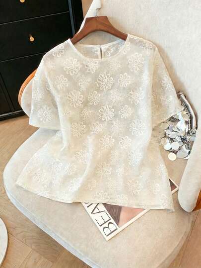 GlowEve CURVE 时尚优雅刺绣短袖圆领修身春夏加大码女式T恤