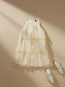 SHEIN Đầm hè cho bé gái, đầm hai dây cổ mảnh, chân váy xòe, màu hồng đào nhạt với họa tiết hoa và thêu, tinh tế và thanh lịch cho các buổi tiệc, họp mặt, tiệc chiêu đãi, phong cách công chúa sang trọng, đám cưới ngoài trời, bé gái cầm hoa, đầm công chúa. - Màu be - Xem 6