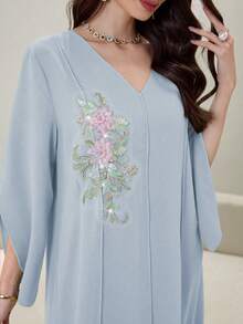 Yasmyna Gaun Maxi Turki Lengan Panjang Leher V Mewah dengan Bordir 3D dan Aplikasi Patchwork Warna Blok - Biru - View 5