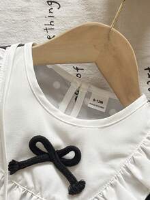SHEIN Vintaside Kids 1件女婴舒适休闲印花荷叶边白色短袖百搭基础款连衣裙，配可爱印花包，适合春夏上学、旅行、居家、节日和日常穿着 - 黑色 - 查看 9