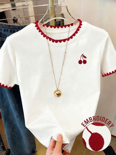 Nuevo llegado de verano, Camiseta de mujer talla grande, Patrón bordado de flores de cerezo, Artesanía bordada, Diseño de cuello de encaje bordado, Gráfico elegante, Ajuste versátil casual, Uso diario, Adecuado para citas