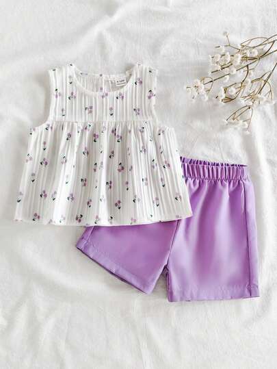 SHEIN Vintaside Kids 女童两件套夏季圆领无袖上衣搭配红色短裤。清新红白撞色，梭织面料，宽松版型。风格甜美、优雅、田园风，通体印有樱桃图案，活泼可爱。适合日常外出、上下学、参加派对、生日聚会、度假旅行等场合。