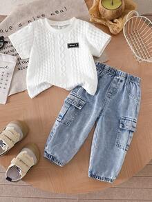 SHEIN Playful Pals Top décontracté texturé à manches courtes avec lettre ample pour bébé garçon en blanc, assorti avec un pantalon en jean. Convient pour les sorties quotidiennes, les loisirs, les sorties en famille et les événements sociaux - Multicolore - View 2