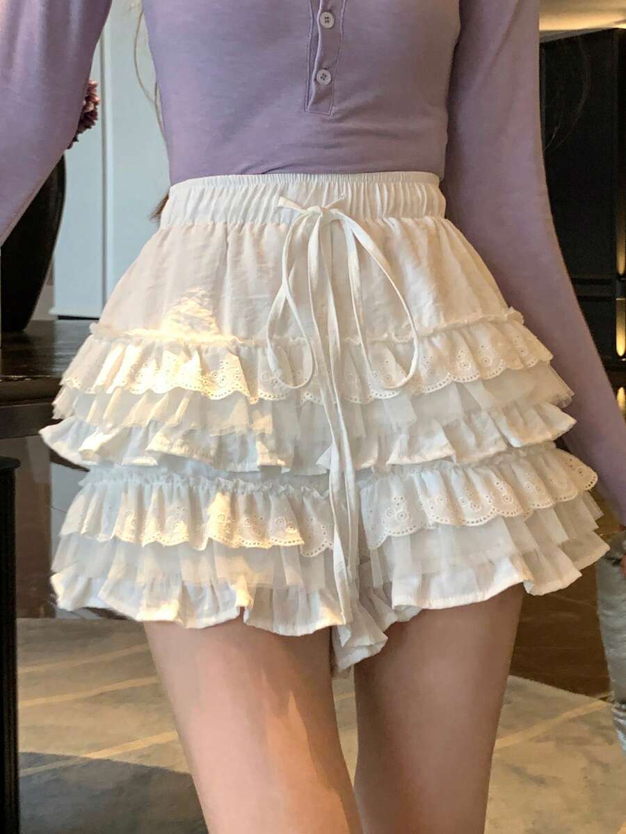 DAZY Quần short nữ màu trơn ngọt ngào, có bèo nhún ở gấu và dây rút ở eo, thích hợp cho mùa hè. - trắng - Xem 1