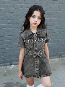 Elladie kids Robe en jean pour jeune fille, nouvelle arrivée pour l'été, style rétro chic de la rue Y2K, couleurs de jean lavé noir et gris, design avec ceinture, poches et col châle, taille ajustée, effet denim en coton doux et confortable, assortie, convient pour les vacances d'été, les festivals de musique, les sorties quotidiennes et les rassemblements - Noir - Voir 1