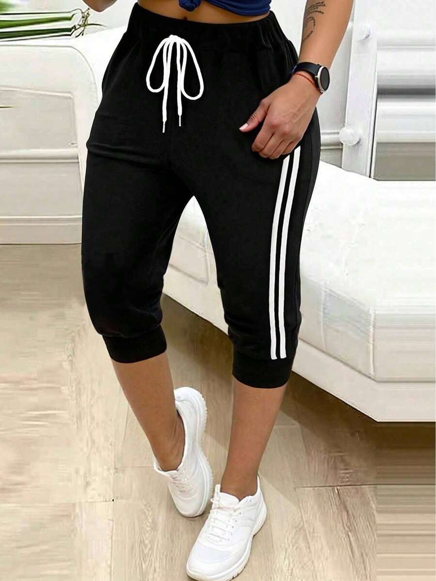 EMERY ROSE 女士运动短裤慢跑裤跑步裤七分裤，抽绳瑜伽运动裤，女士七分运动裤，带抽绳口袋，速干面料，凉爽舒适，适合休闲运动、跑步、瑜伽和健身，黑白条纹设计，休闲运动两相宜，适合海滩度假和日常休闲穿着，女士运动短裤及膝裤，女士慢跑裤，七分裤，女士两件套休闲七分裤 - 黑色 - 查看 1