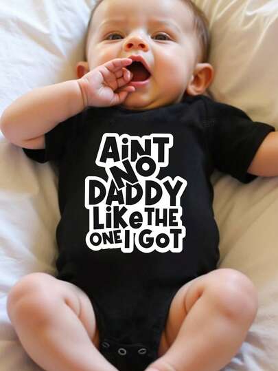 SHEIN Playful Pals Spring And Summer Infant Boys' Casual Fashionable Creative Personality Refreshing Cute Minimalist Graphic Letter Print Relaxed Style Basic Round Neck Short Sleeve Romper, Comfortable Daily Wear Cozy Summer Outfits