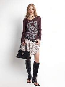 Bloopia 女士针织落肩长袖朋克风吊带系带字母印花上衣 - 酒紅色 - 查看 6