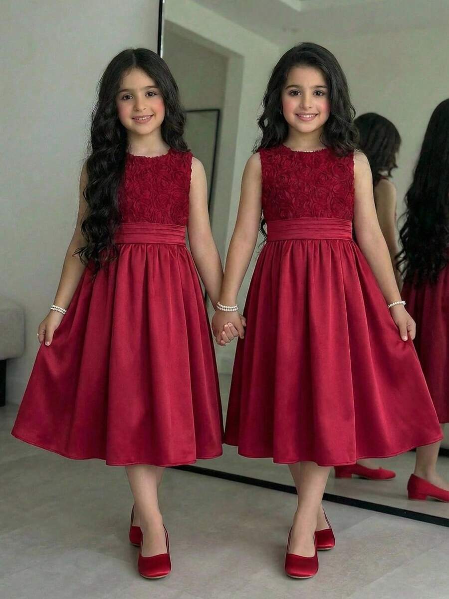 Elegante abito da ragazza in maglia rossa vino con ricamo e inserti, abito da damigella, abito per la stagione dei matrimoni - Bordò - Visualizzare 1